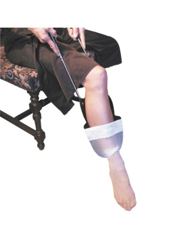 Przyrząd do zakładania skarpet na teleskopowych rączkach